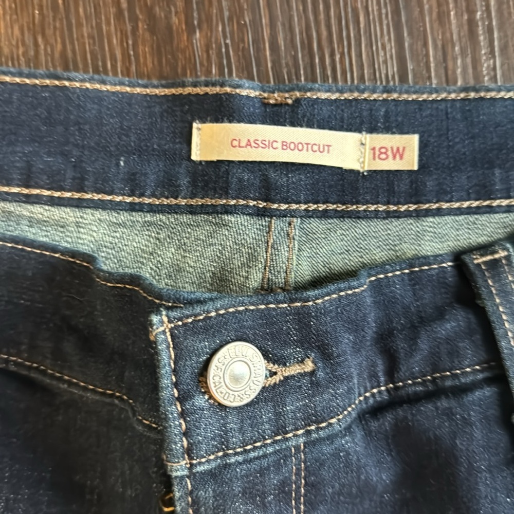 NWOT Levi's Dark Blue Classic Bootcut Jeans - Size 18. - Picture 2 of 6